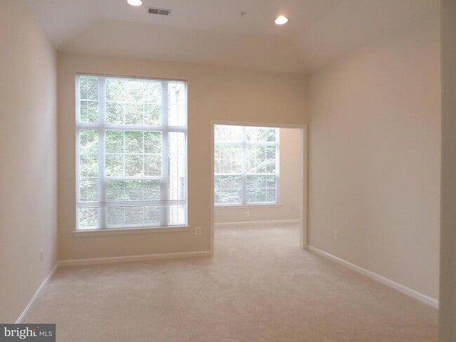 Building Photo - 10808 Warfield Pl