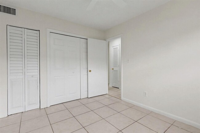 Building Photo - 6821-6825 NW 11th Place Unit 6825