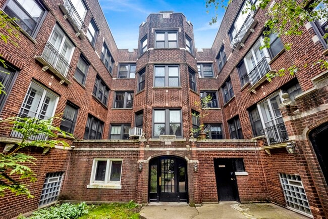Building Photo - 1235 W Greenleaf Ave
