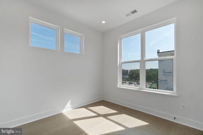 Building Photo - 5353 ZENITH OVLK