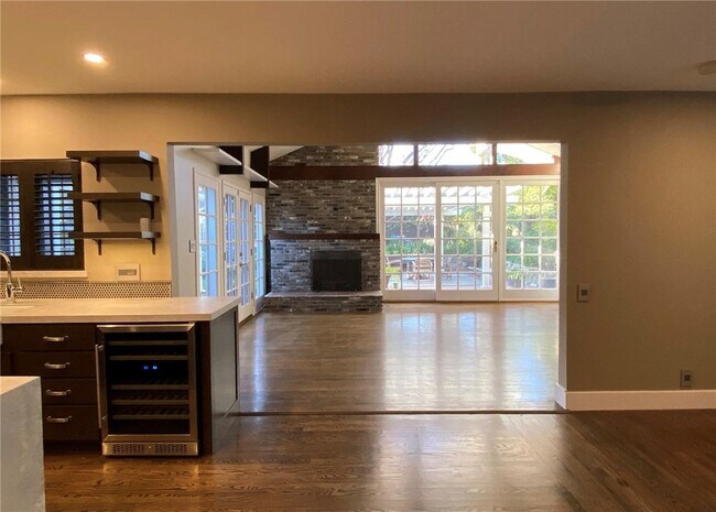 Building Photo - 349 Norumbega Dr