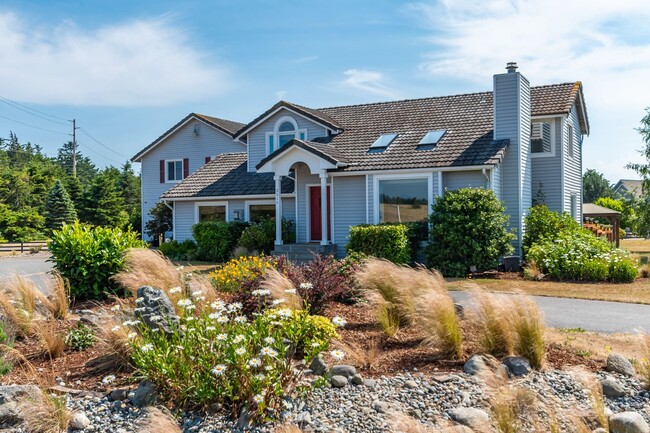 Primary Photo - Rare Coupeville Property! Main House and D...