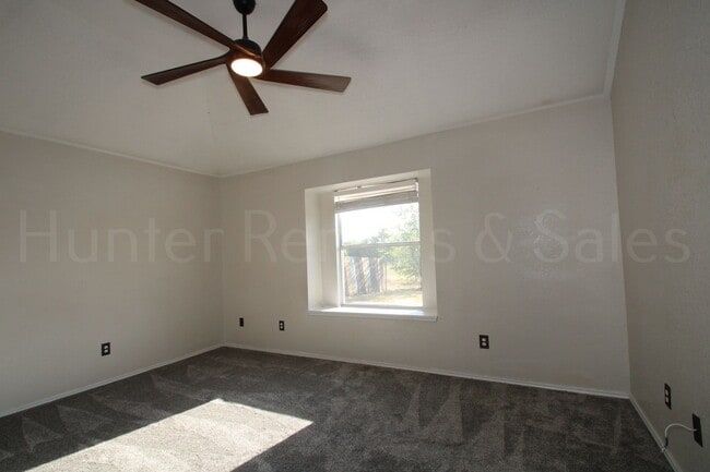 Building Photo - Updated Beauty! A Must See!