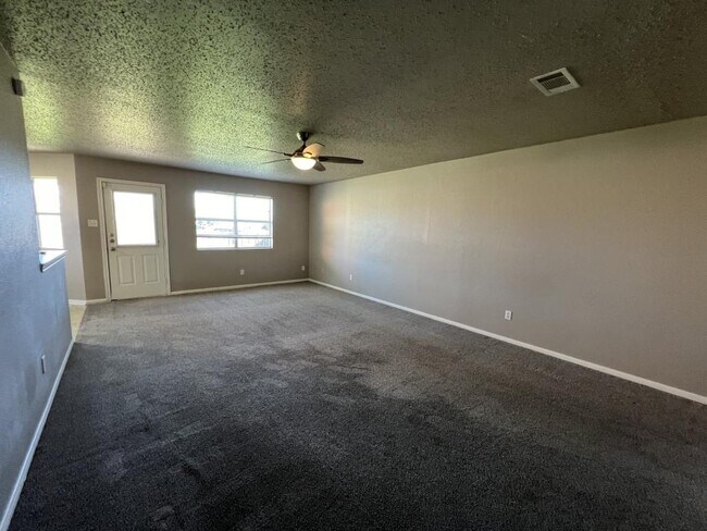 Building Photo - 4115 Mustang Dr