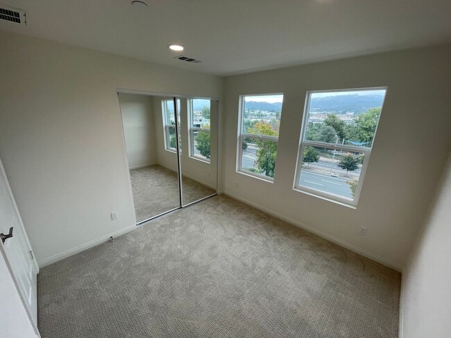 Building Photo - 3 Bed 3 Bath Townhouse in San Marcos - Brand New