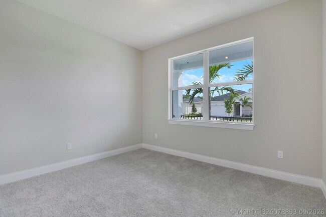 Building Photo - 6545 Cloverdale Ave