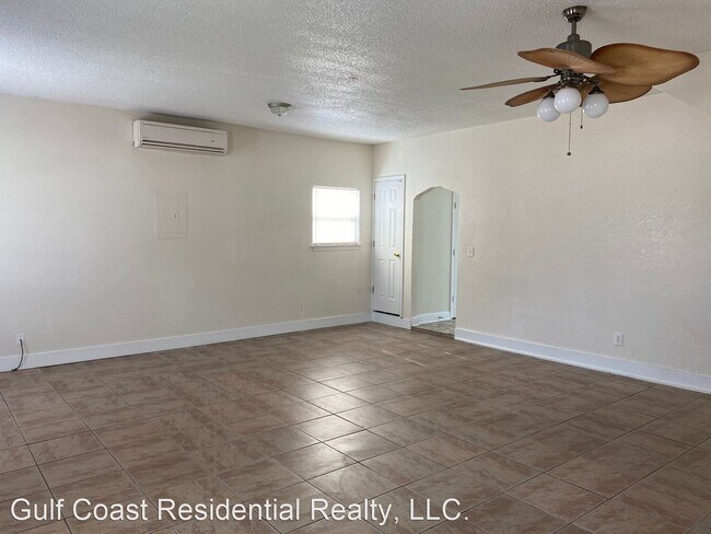 Building Photo - 4 br, 2.5 bath House - 11093 Oakcrest Drive