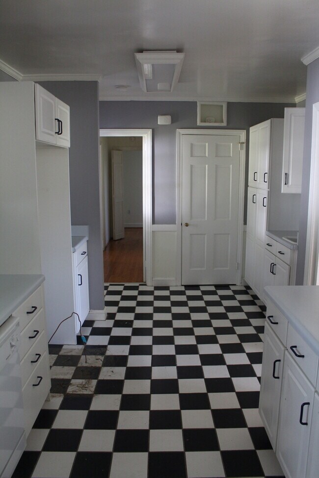 Building Photo - 3 Bed/2 Bath Home Right Next to Walker Golf Course!