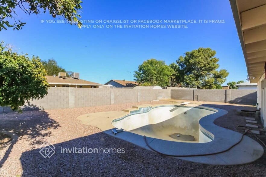 Building Photo - 2926 E Escondido Ave