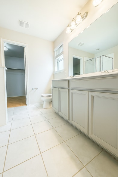 Building Photo - 2060 Cliffbrake Way
