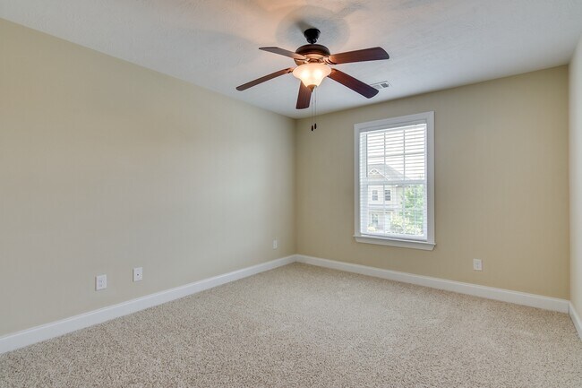 Building Photo - 5458 Everlook Cir