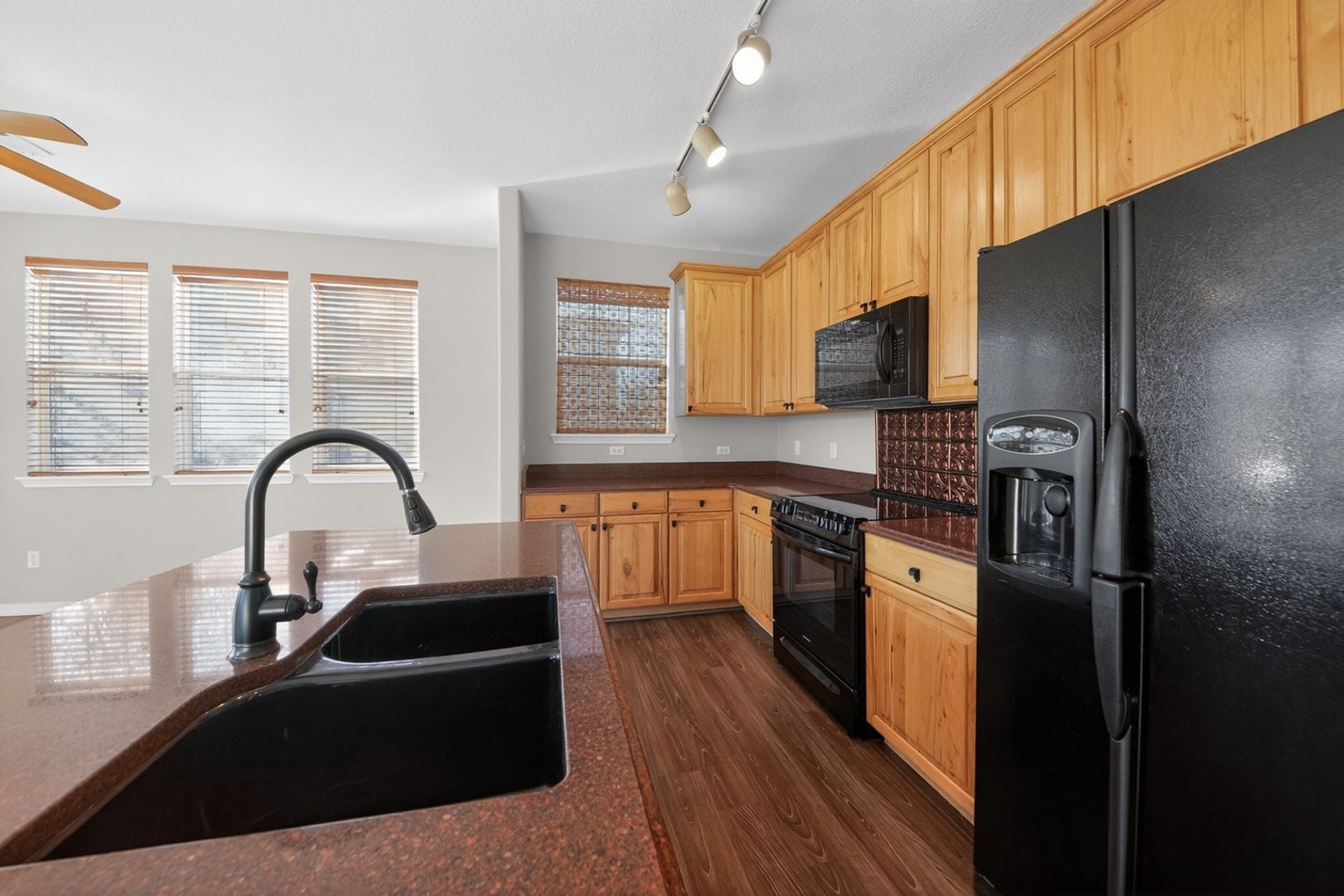 Building Photo - 15455 Canyon Rim Dr