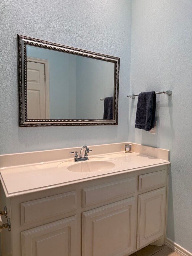 Building Photo - Home for the Holidays 4/2/2 with Fireplace - Wonderful YARD - Community Pool