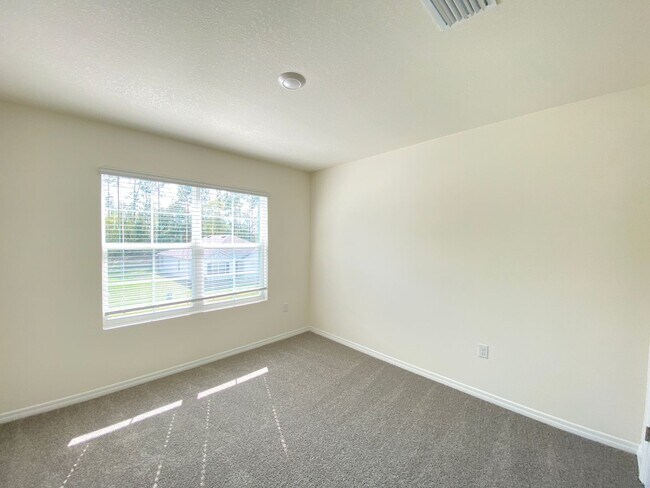 Building Photo - Desirable SE Ocala Subdivision - Lake Diamond-North - 4/3/2 *Available Soon* Won't Last!