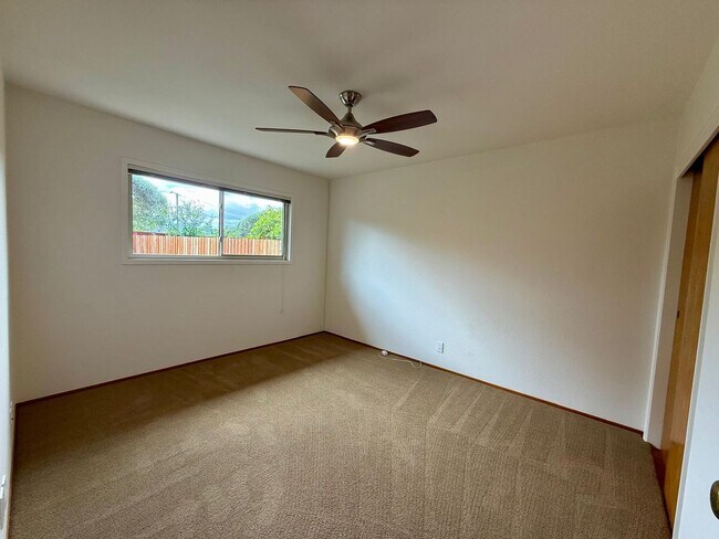 Building Photo - THREE BED / TWO BATH SINGLE LEVEL TERRA LINDA HOME WITH FAMILY ROOM AND A/C