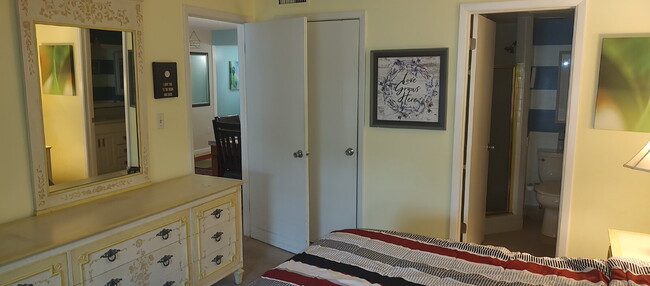Building Photo - "Charming 2-Bed, 2-Bath Condo in Largo wit...