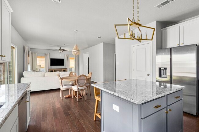 Building Photo - 31130 Mahogany Fir Trl