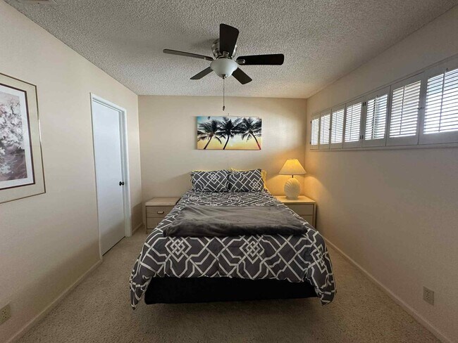 Building Photo - 2350 E Miramonte Cir