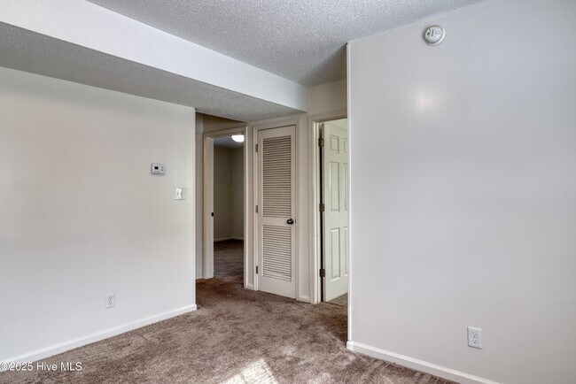 Building Photo - 2322 Indian Dr