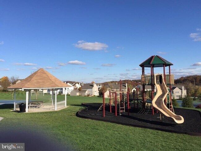 Building Photo - 1914 Cavalier Ln