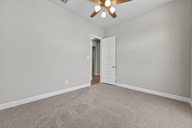 Building Photo - 15330 Legacy Pk Wy