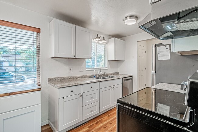 Building Photo - Affordable 4BD, 2BA East Denver Home