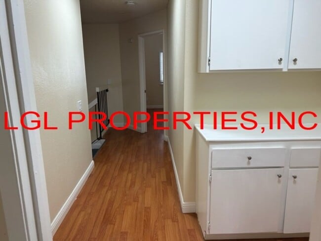 Building Photo - 1470 Pebblewood Dr