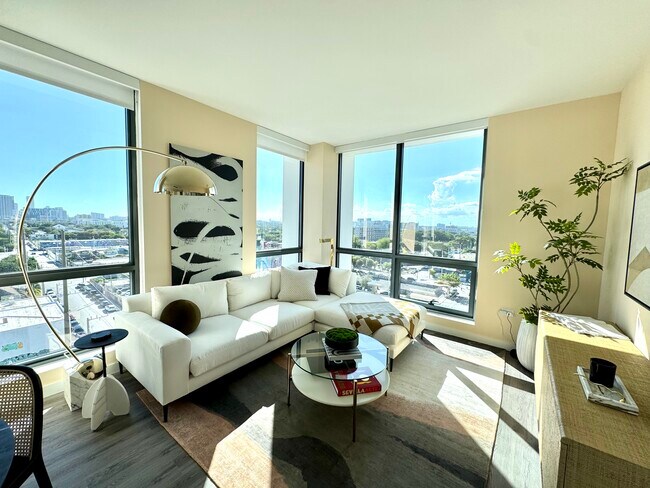 Building Photo - 1940 NW 2nd Ct