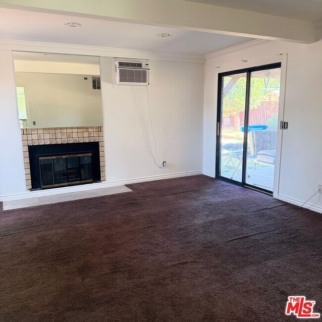 Building Photo - 38232 Delacour Dr