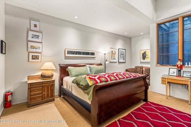 Building Photo - 308 Park Ave