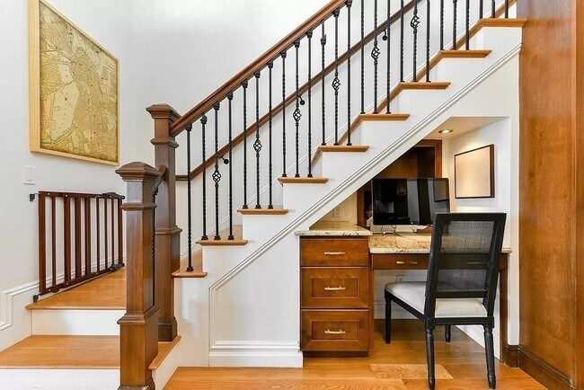 Building Photo - 161 Tudor St