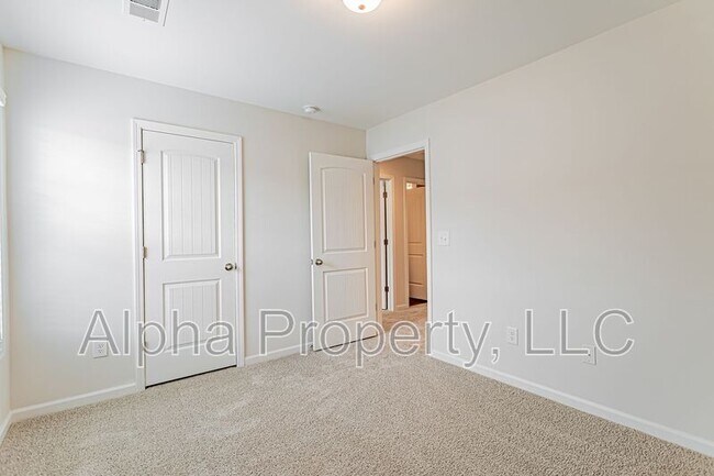 Building Photo - 409 Wards Creek Way