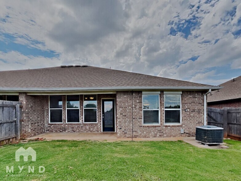 Building Photo - 1109 Merlin Dr