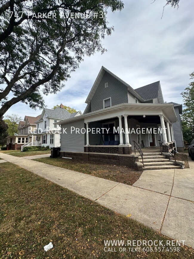 Building Photo - 747 Parker Ave