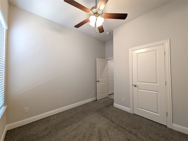Building Photo - 1409 Summit View Ln