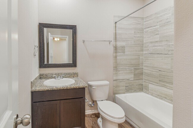 Building Photo - 15627 Sycamore Dr
