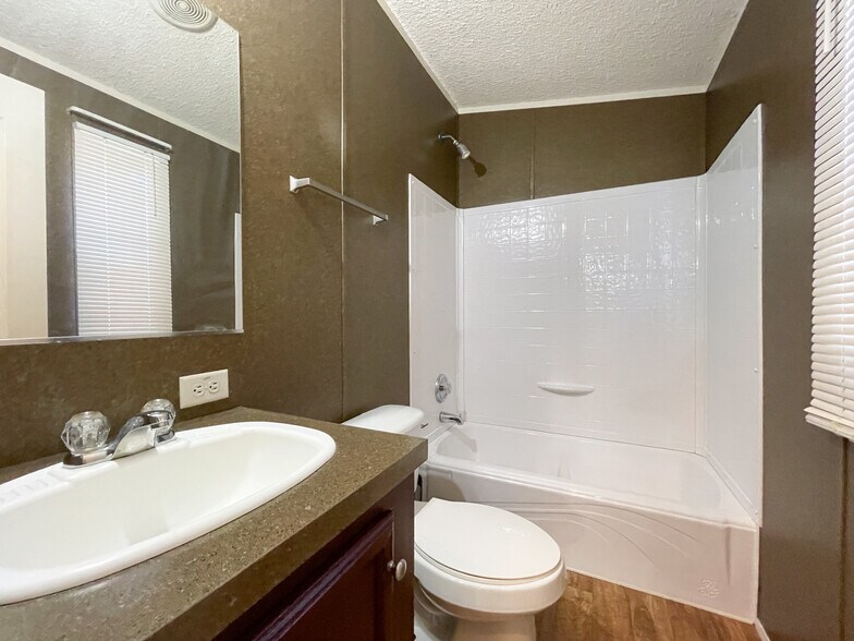 Building Photo - 436 Daybreak St