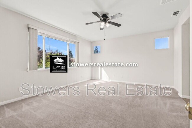 Building Photo - 1570 Eastlake Cir