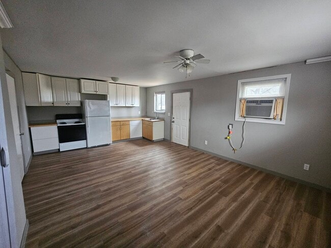 Building Photo - 3052 Clermont Ave