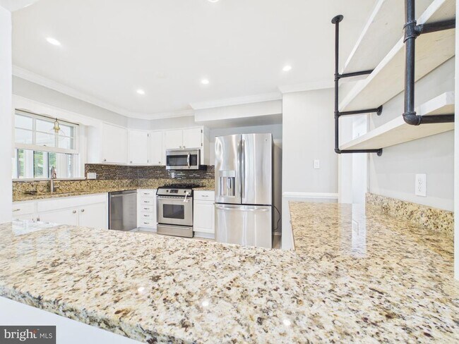 Building Photo - 9201 Cherrytree Dr