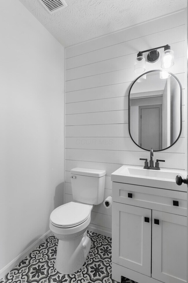 Building Photo - 2641 River Look Dr