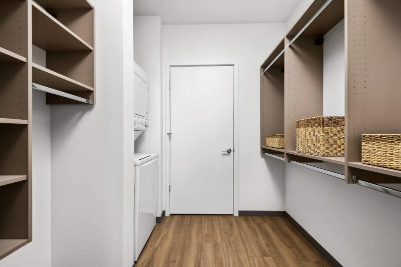 Building Photo - 537 S Damen Ave