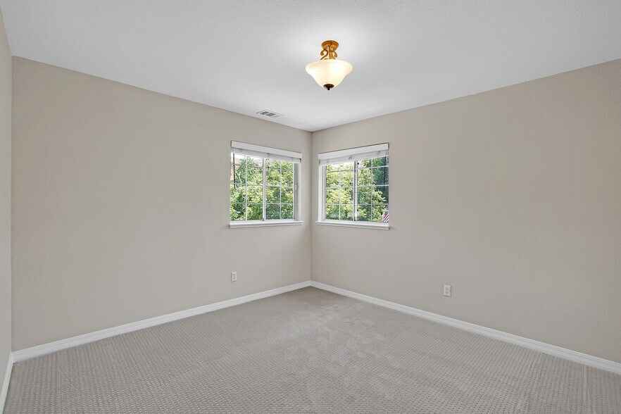 Building Photo - 706 Endsliegh Ct