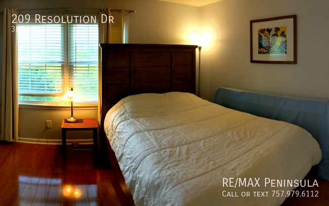 Building Photo - 209 Resolution Dr