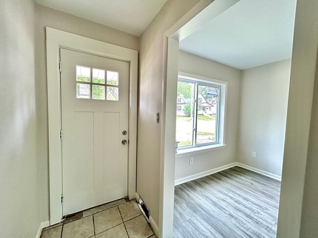 Building Photo - Three Bedroom Home in Muskegon