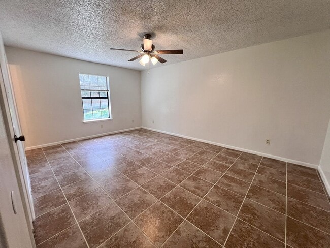 Building Photo - Charming 3-Bedroom Home for Rent in Harker...