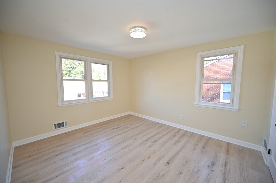 Building Photo - 3405 Ludgate Rd