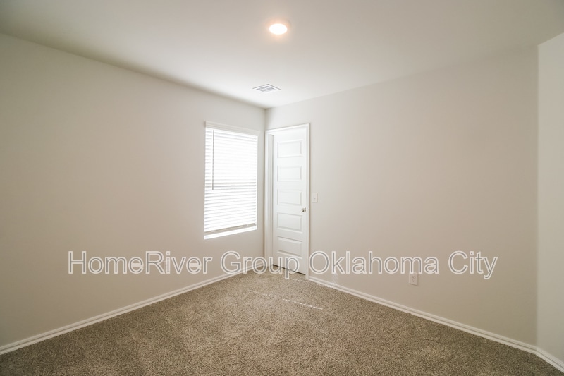 Building Photo - 1220 S Brk Dr