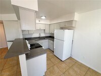 Building Photo - 1656 Stevens St