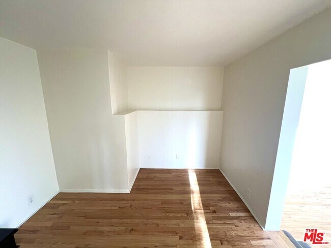 Building Photo - 2185 Broadview Terrace